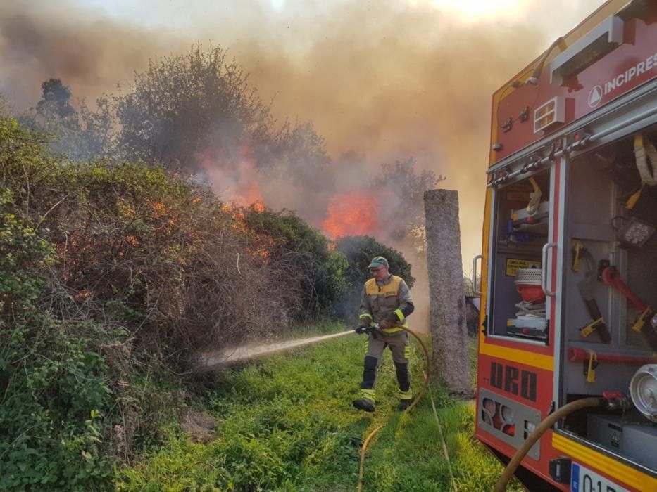 El fuego arrasa en Rianxo más de 850 hectáreas