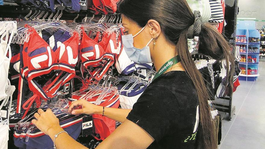 Tienda de ropa deportiva en el parque comercial Los Patios de Azahara, en Córdoba capital.