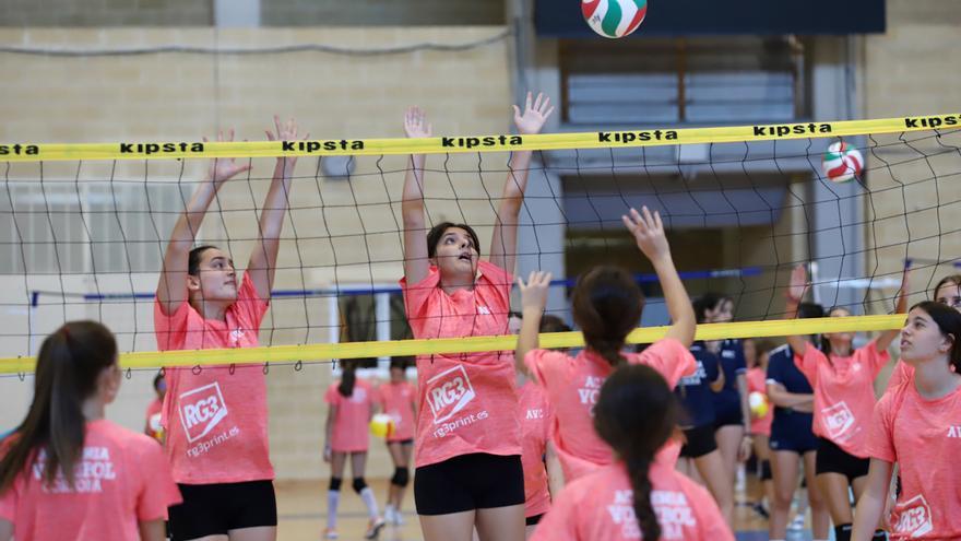 El Academia Voleibol Córdoba cierra la temporada con el Campus Rafa Pascual