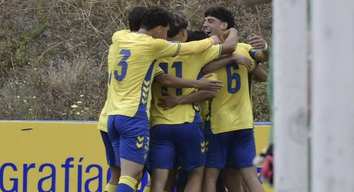 Valentín guía al Juvenil en el primer pulso ante el Celta | UD LAS PALMAS