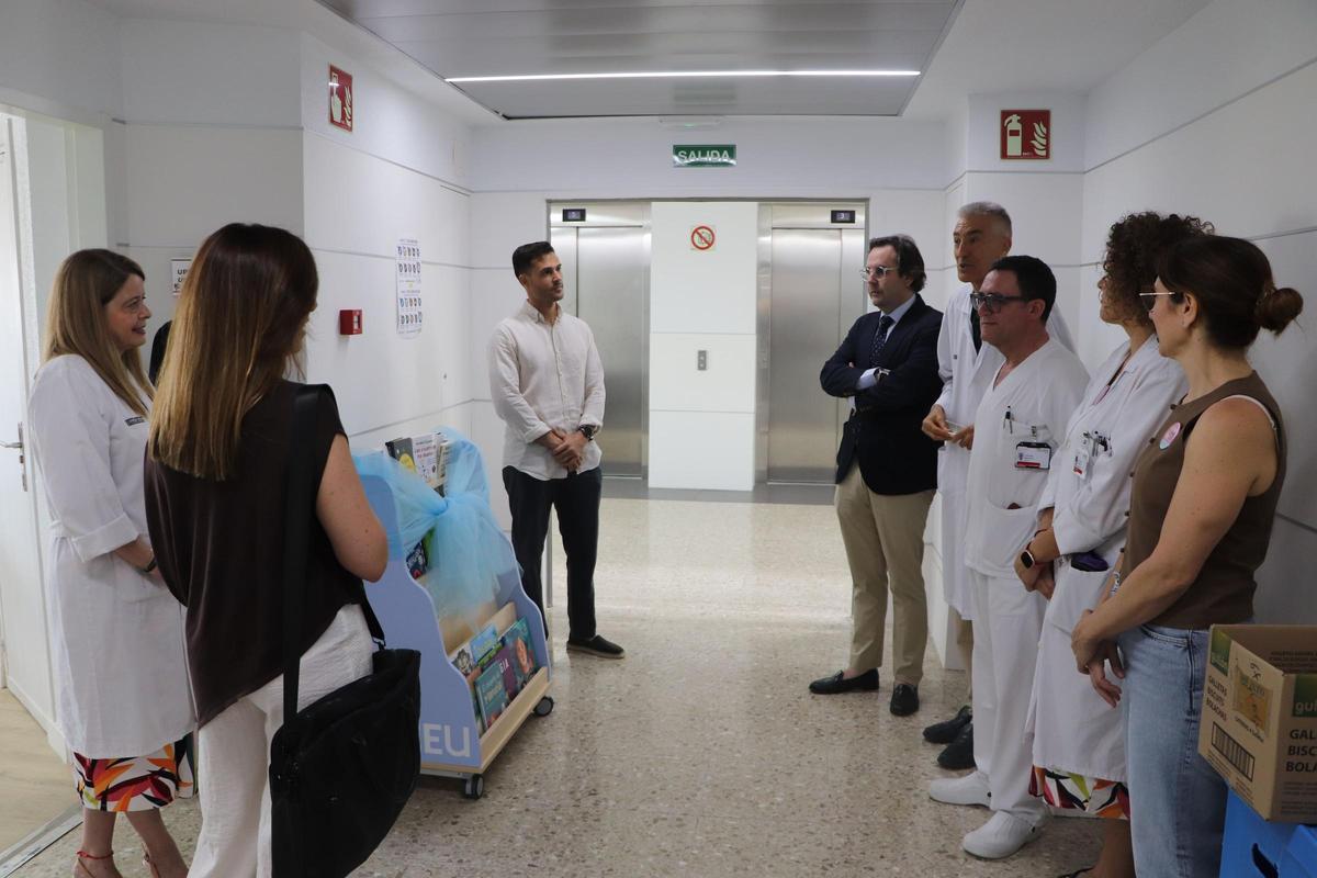 La nueva librería móvil permitirá acercar la lectura a habitaciones, salas de espera y otros espacios del hospital, adaptándose a las necesidades de niños y adolescentes ingresados.