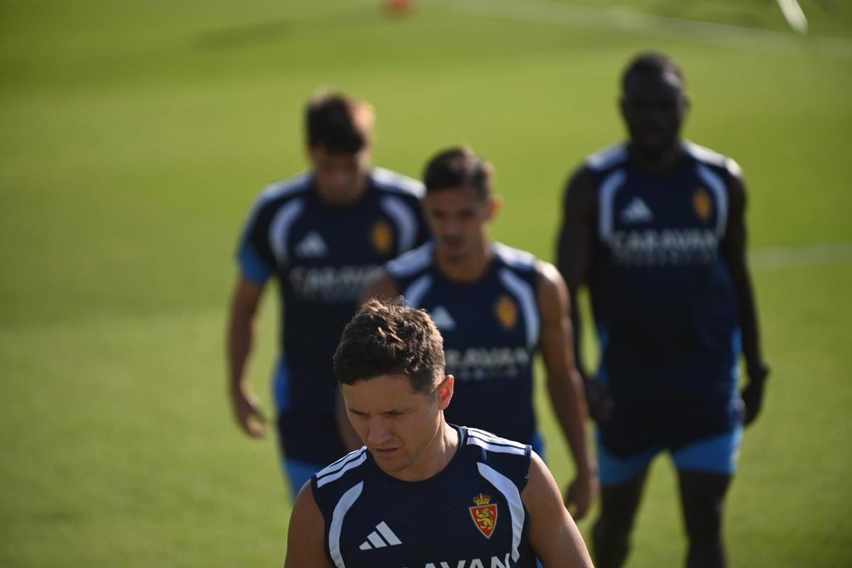 En imágenes | El Real Zaragoza se entrena a puerta abiertas sin la presencia de Francho Serrano En imágenes | El Real Zaragoza se entrena a puerta abiertas sin la presencia de Francho Serrano