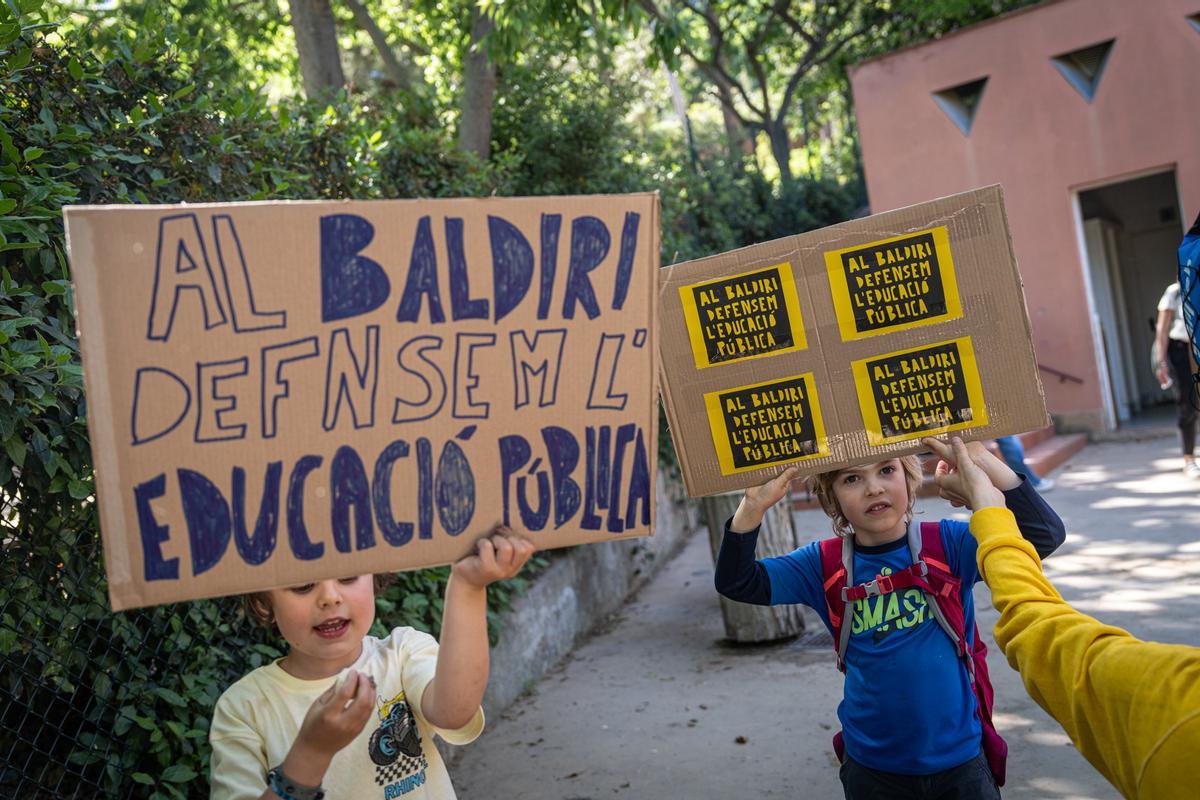 Familias de la escuela Escola Baldiri Reixac se concentrarán ante el dragón del Park Güell junto a alumnos y profesores en una acción conjunta para apoyar las movilizaciones de este mes.