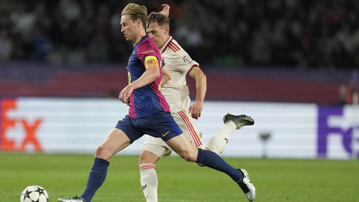 De Jong, con el brazalete de capitán del Barça ante el Bayern de Múnich