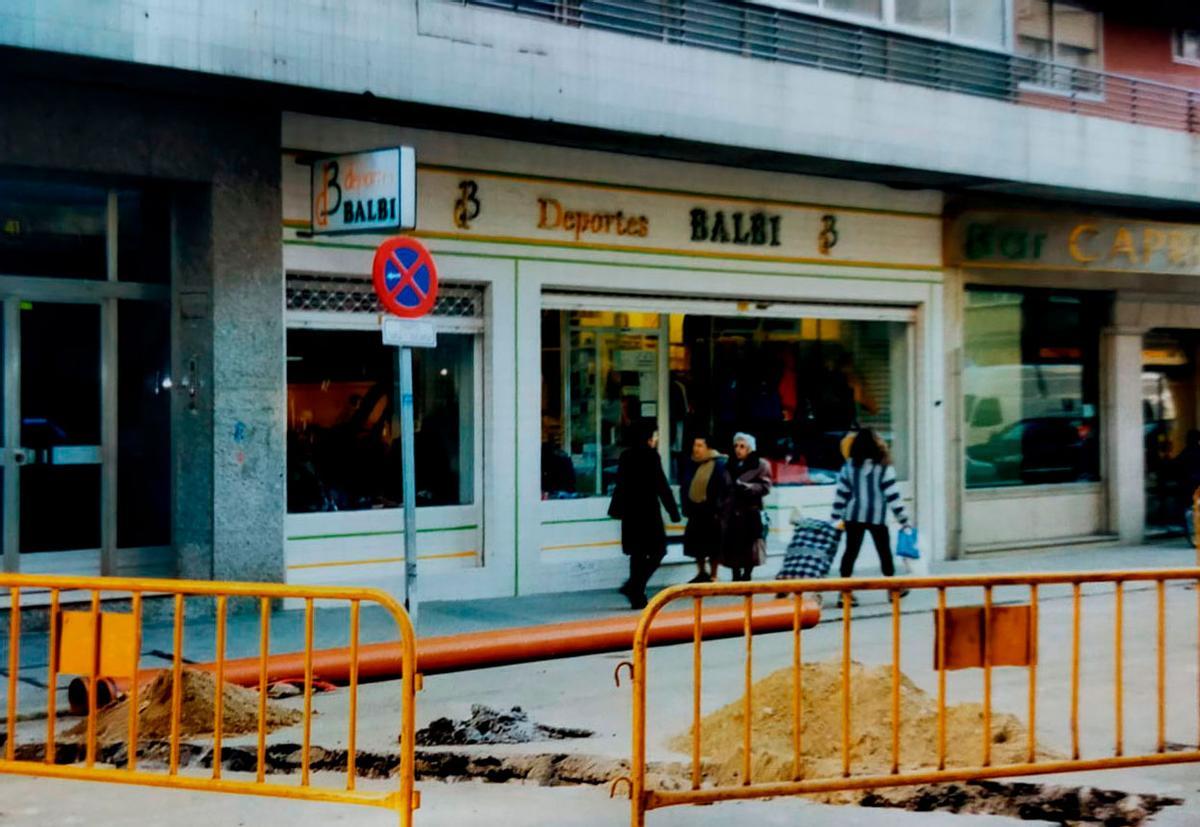 La entrada de Deportes Balbi en una imagen de hace unos 30 años.