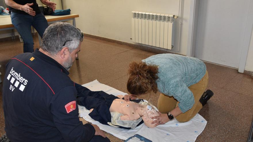 Un equip de pediatria de la Corporació de Salut forma cossos d’emergència en reanimació pulmonar