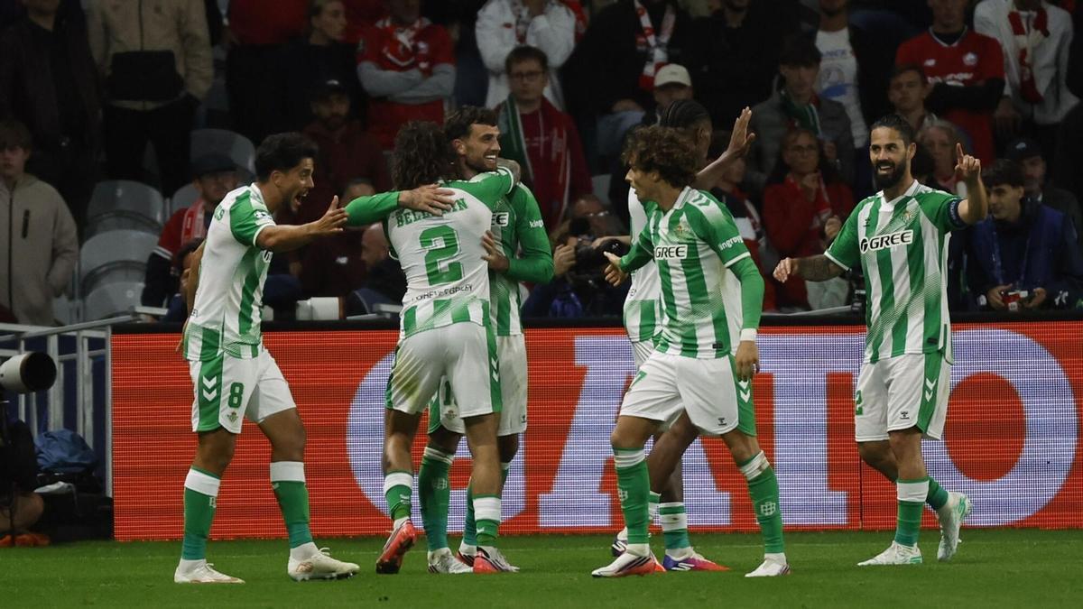 El Betis regresa a la Champions League por la puerta grande dando un golpe de autoridad en Lille (2-3)