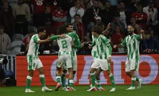 El Betis regresa a la Champions League por la puerta grande dando un golpe de autoridad en Lille (2-3)