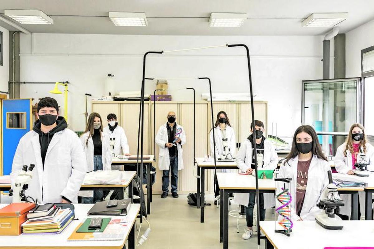 Vicente Revert, ambuna alumna, a classe. avan