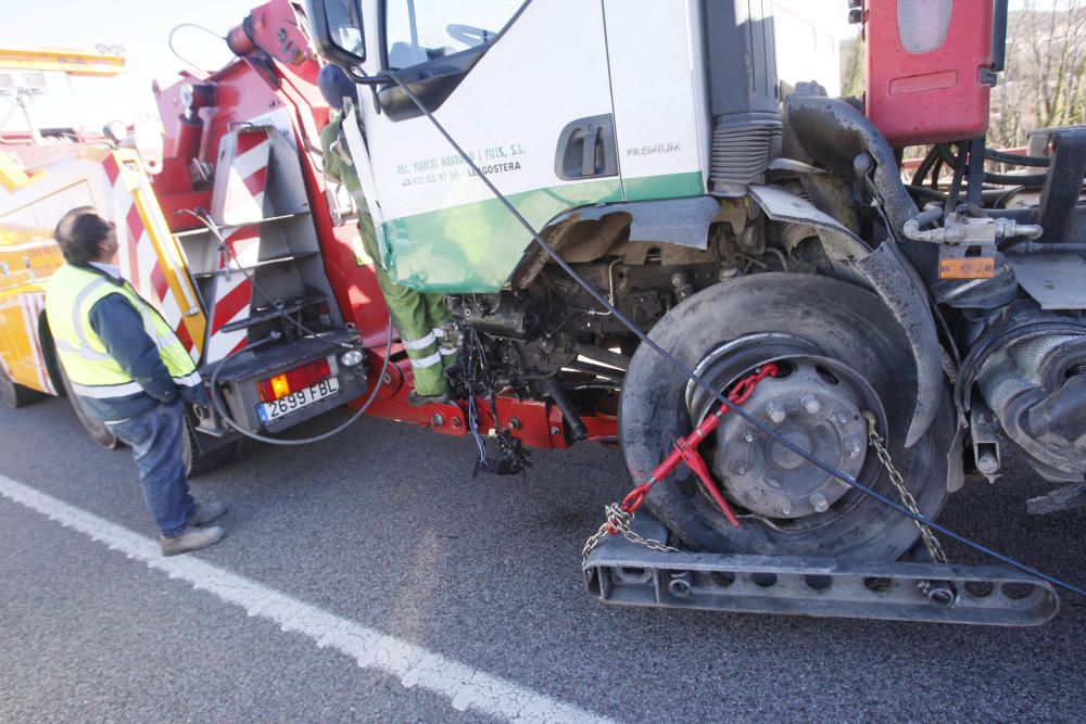 Accident de trànsit a la N-II al seu pas per Quart