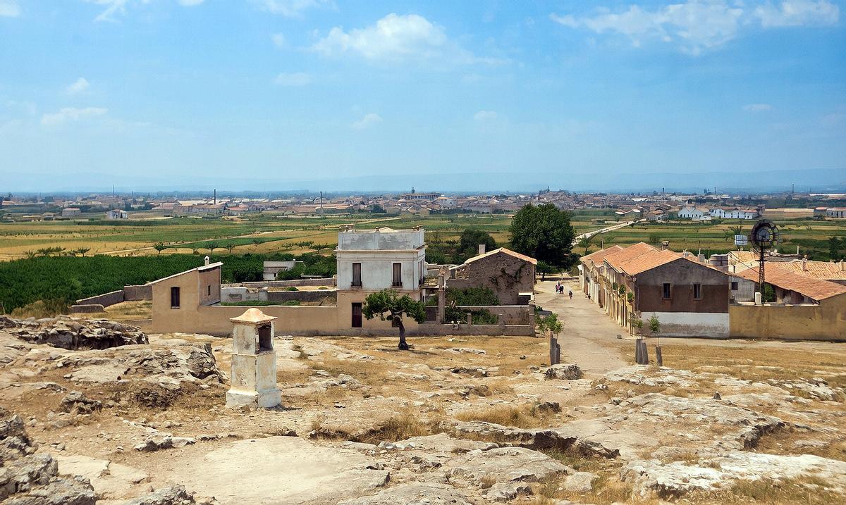 La barriada de la Muntanyeta hacia el año 1900, en una imagen coloreada.