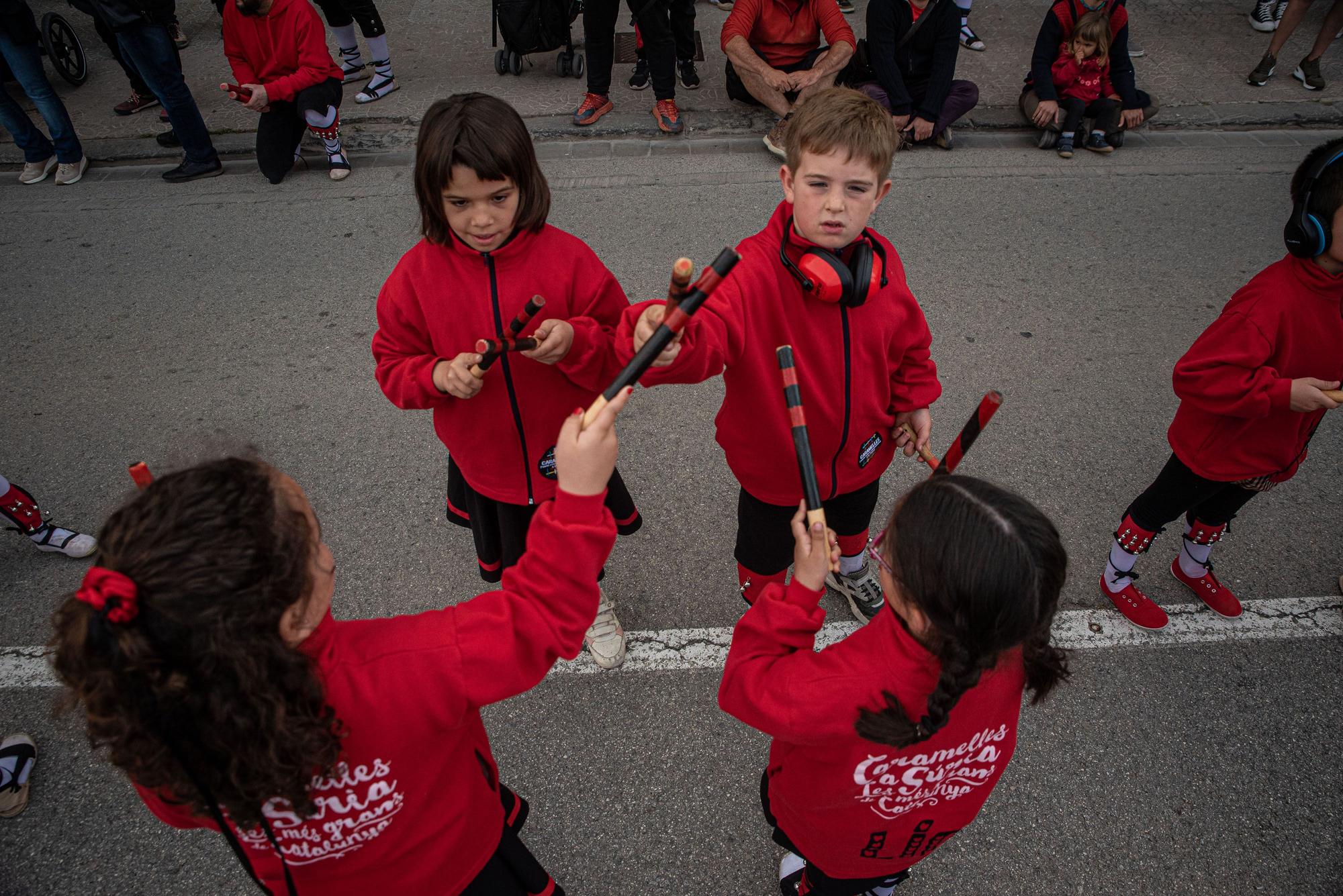 Els caramellaires omplen Súria de música, dansa i festa