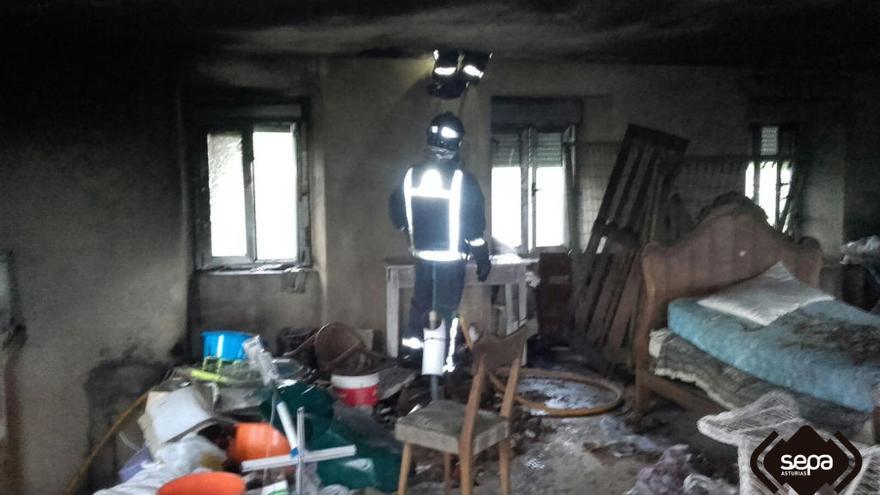 Extinguido un incendio en una vivienda de Mallecina, en Salas