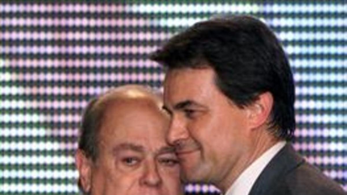 EL RELEVO Pujol y Mas en elcongreso del 2000 que ungió alsegundo sucesor del primero.