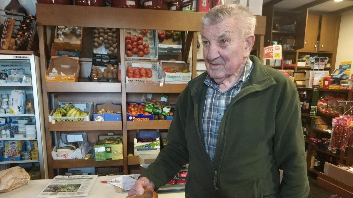 Pepe de Pérez en una imagen de archivo en el bar-tienda La Palma.