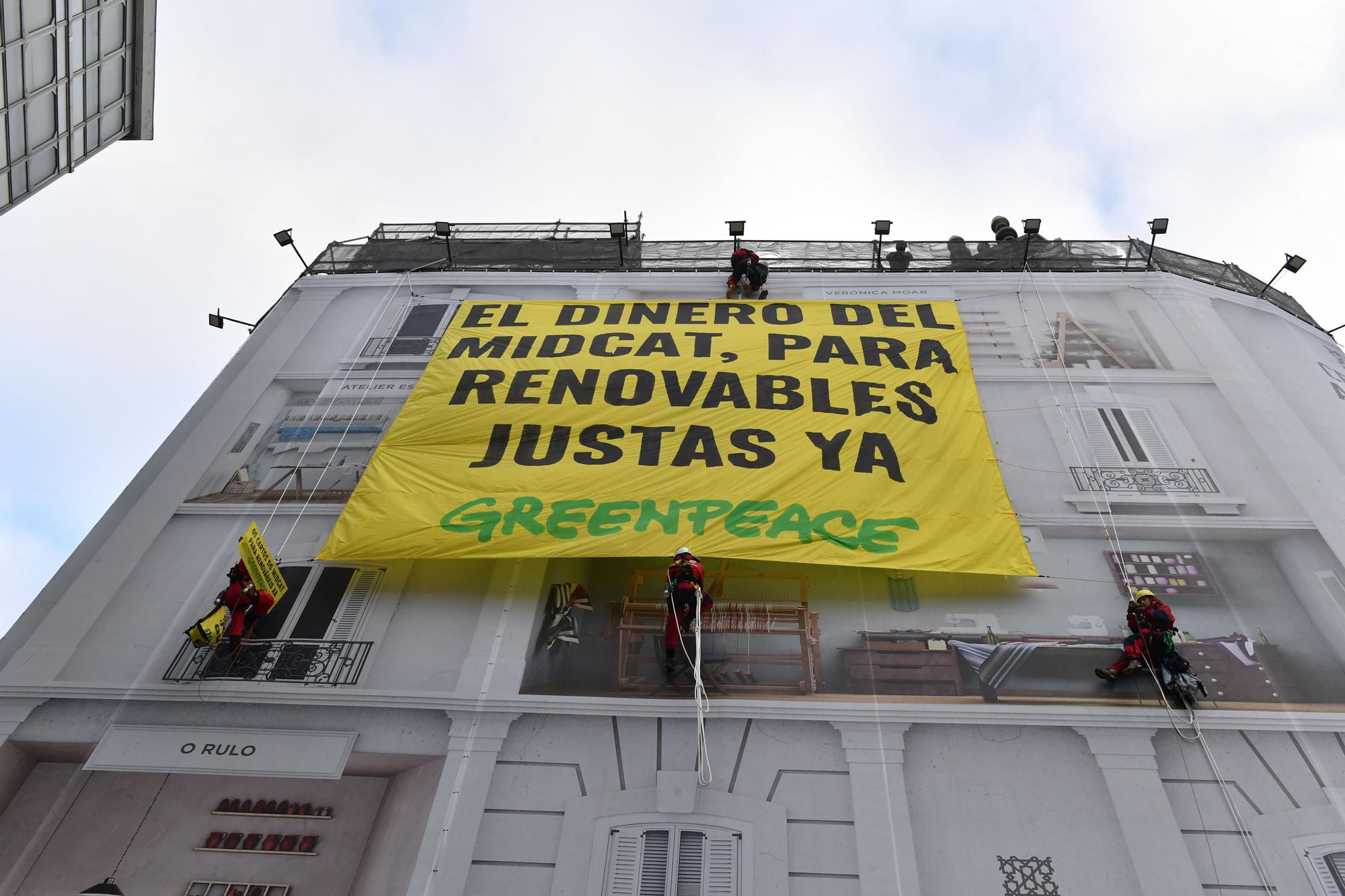Mensaje de Greenpeace para Pedro Sánchez y Olaf Scholz desde la Casa Molina de A Coruña