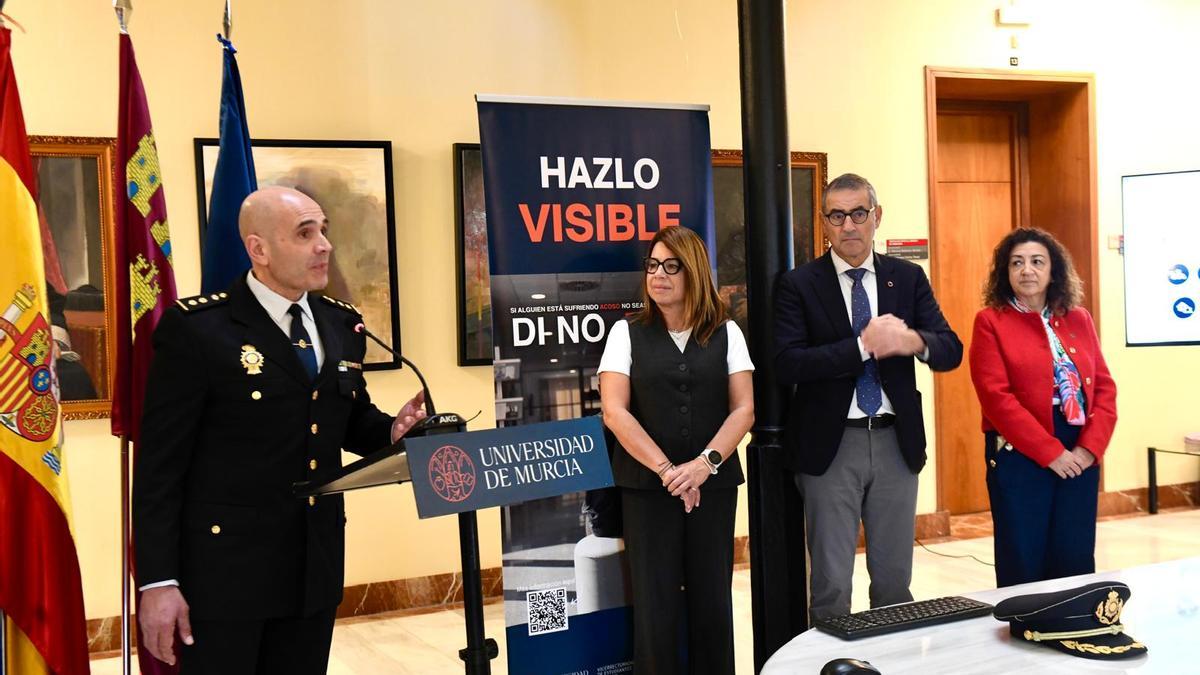 Presentación de la campaña contra el acoso en la UMU