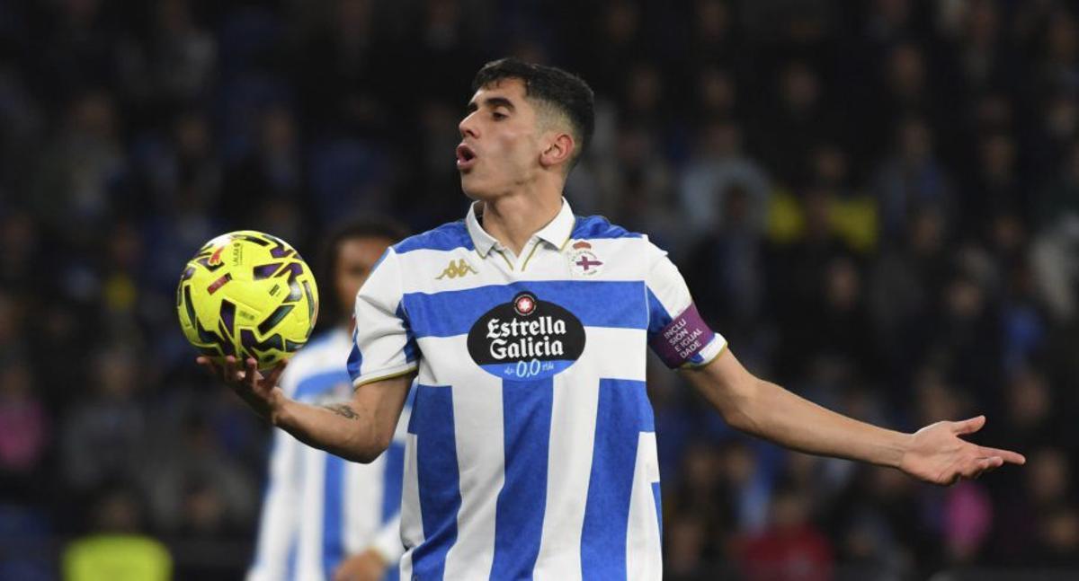 Diego Villares protesta una acción.