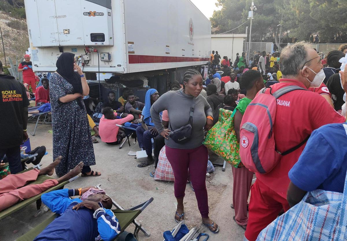 Lampedusa, colapsada tras la llegada de 6.000 inmigrantes en 24 horas.