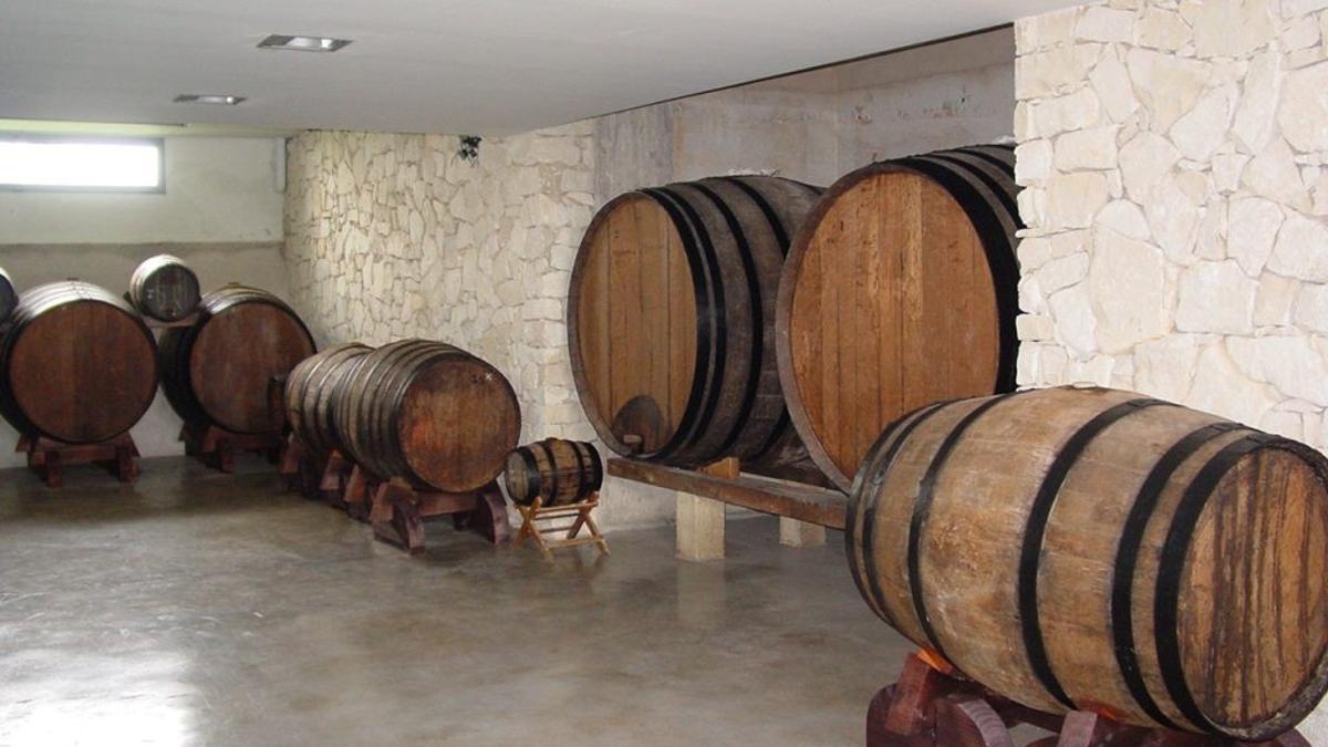 La Comunitat Valenciana cuenta con cuatro denominaciones de origen, una Indicación Geográfica Protegida y cinco sellos de Vino de Pago.