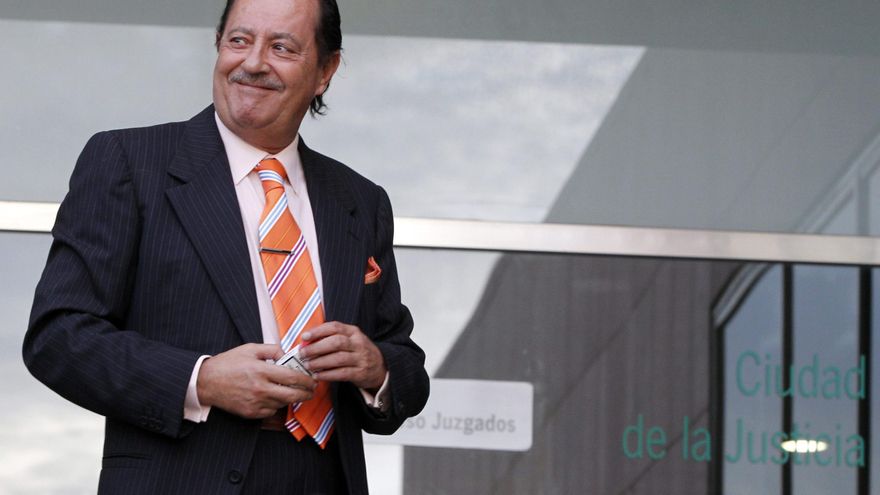 De la alcaldía de Marbella a la prensa rosa y la cárcel: la vida de Julián Muñoz, en imágenes