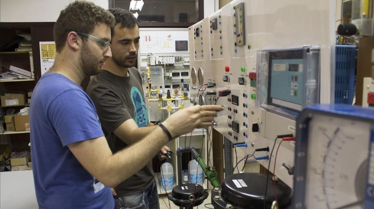  Taller de electroquimica en el instituto de FP Comte de Rius de Tarragona. 