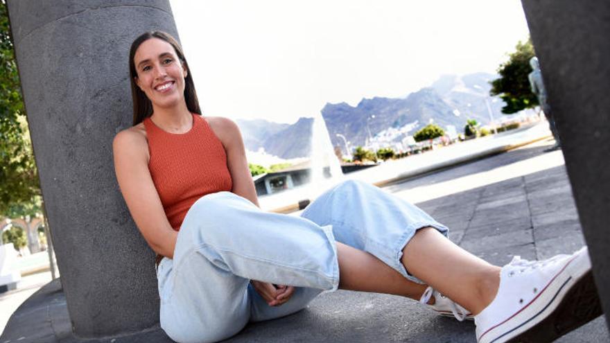 Laura Herrera, en la plaza de España de Santa Cruz