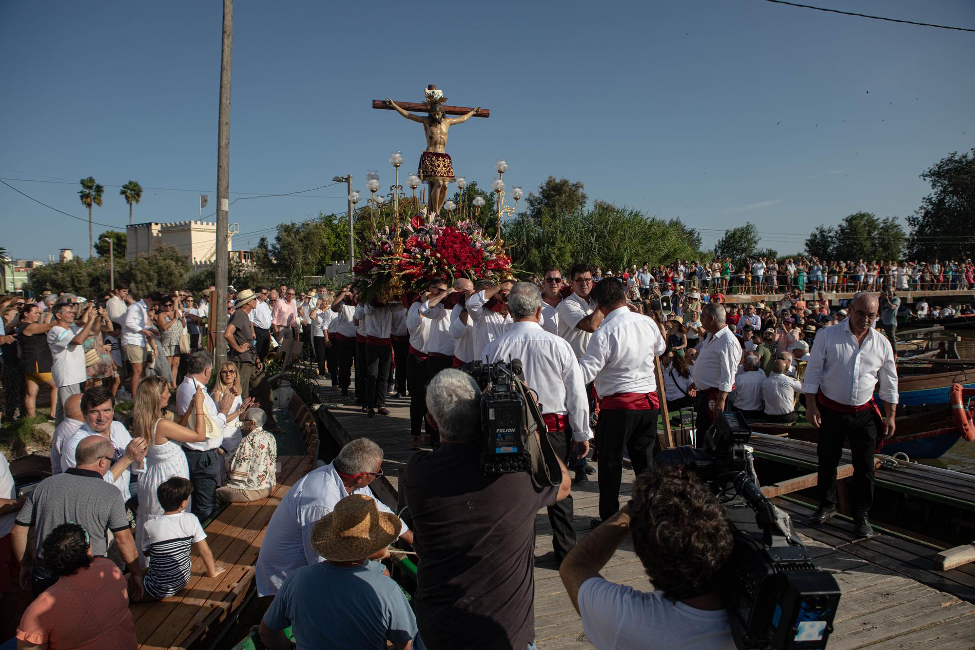 Así ha sido la romería en barca del Cristo de la Salud de El Palmar