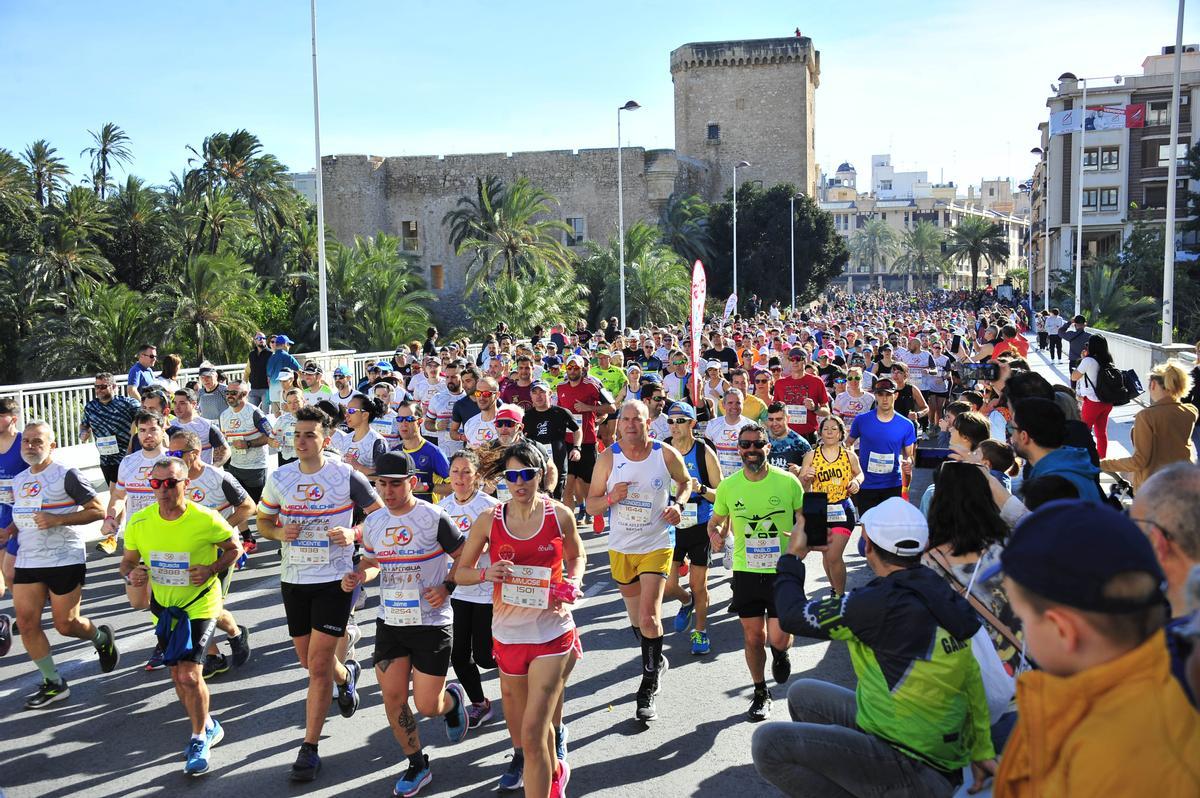 Imagen de la Media Maratón de Elche a su salida