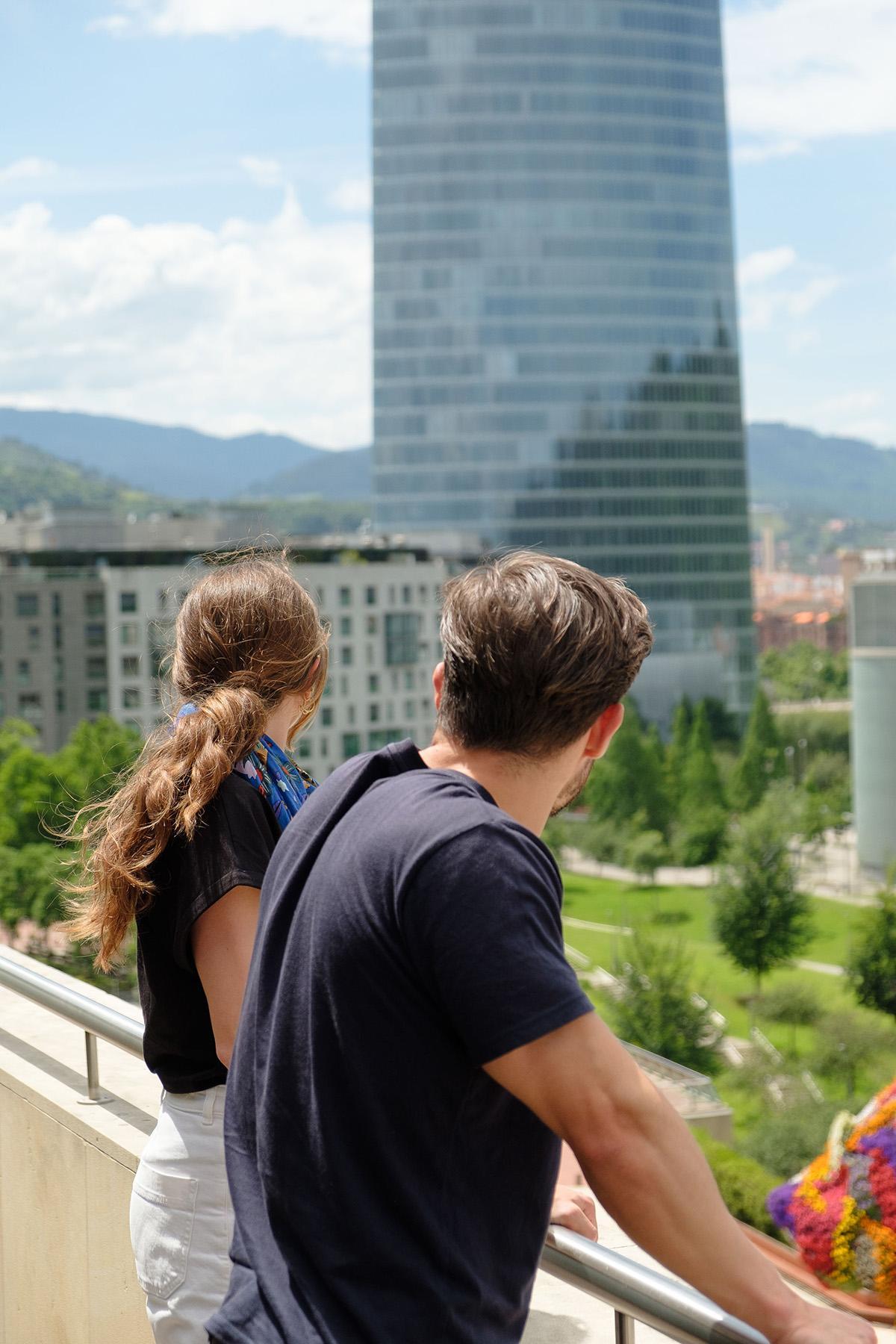 Las vistas desde The Rooftop permiten contemplar otra perspectiva del Bilbao contemporáneo, con la Torre Iberdrola integrada en el nuevo skyline de la ciudad.