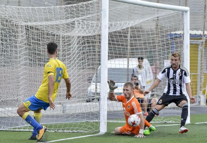 26/11/2017 LAS PALMAS DE GRAN CANARIA. Fútbol 2º B Las Palmas Atco. -- Linense. FOTO: J. PÉREZ CURBELO