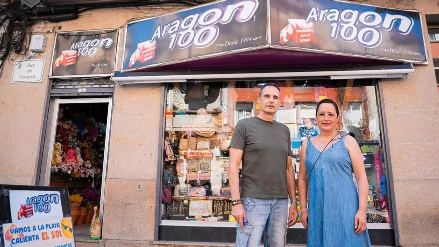 La historia del bazar Aragón 100, un establecimiento con tres décadas en Vigo que sobrevive con amor