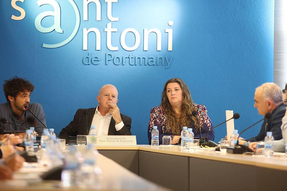 El alcalde de Sant Antoni, José Tur, da por roto el pacto de gobierno con el PI, durante el pleno celebrado este jueves.