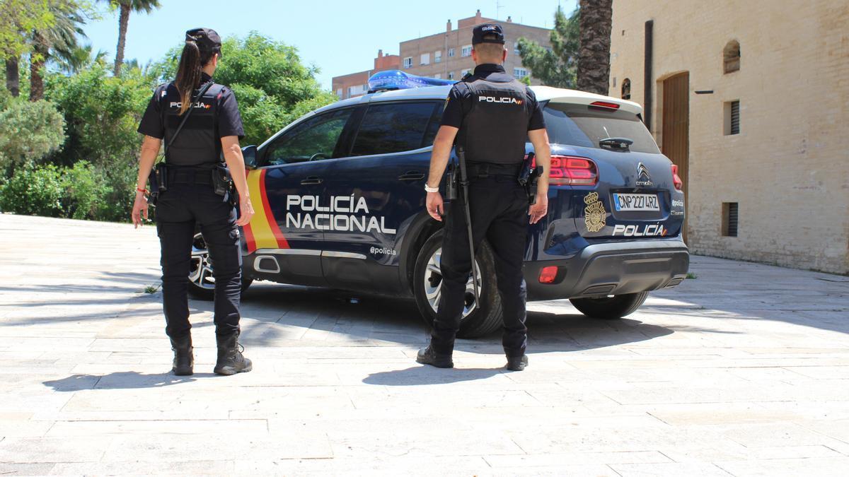 Agentes de Policía salvan la vida de una niña de tres años que no podía respirar