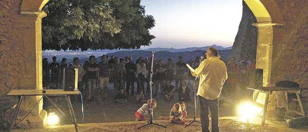 Imagen de una pasada edición de la Festa de la Flama en el castillo de Alaró.