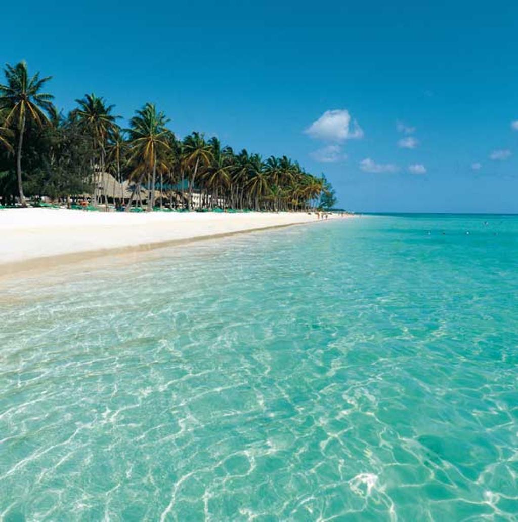 Reabre el primer hotel todo incluido de Playa Bávaro