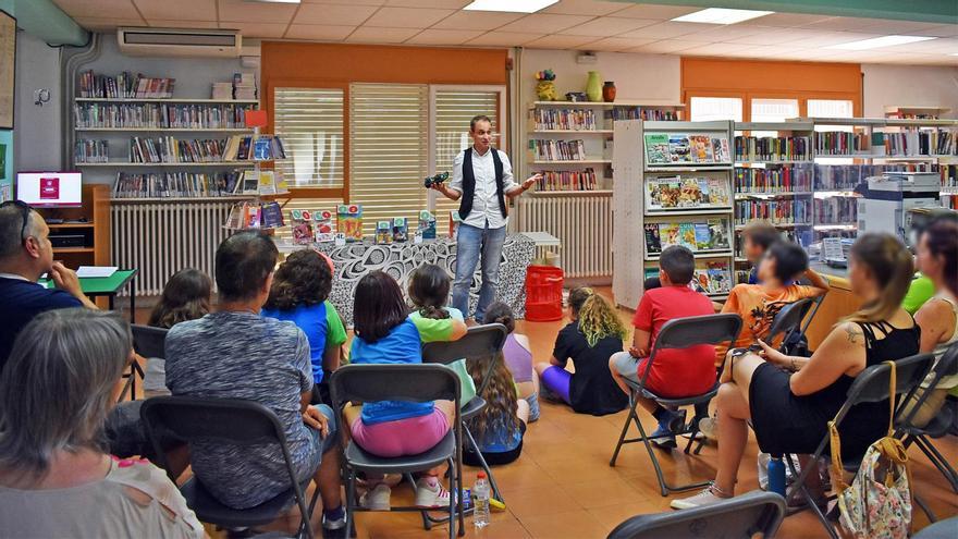 El Club dels Friki Books celebra a la Biblioteca de Súria la festa final dels Premis Atrapallibres