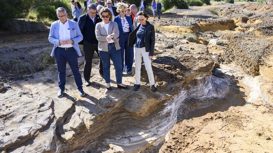 La ministra Ribera visitó el pasado lunes los terrenos contaminados en La Unión. | IVÁN URQUÍZAR