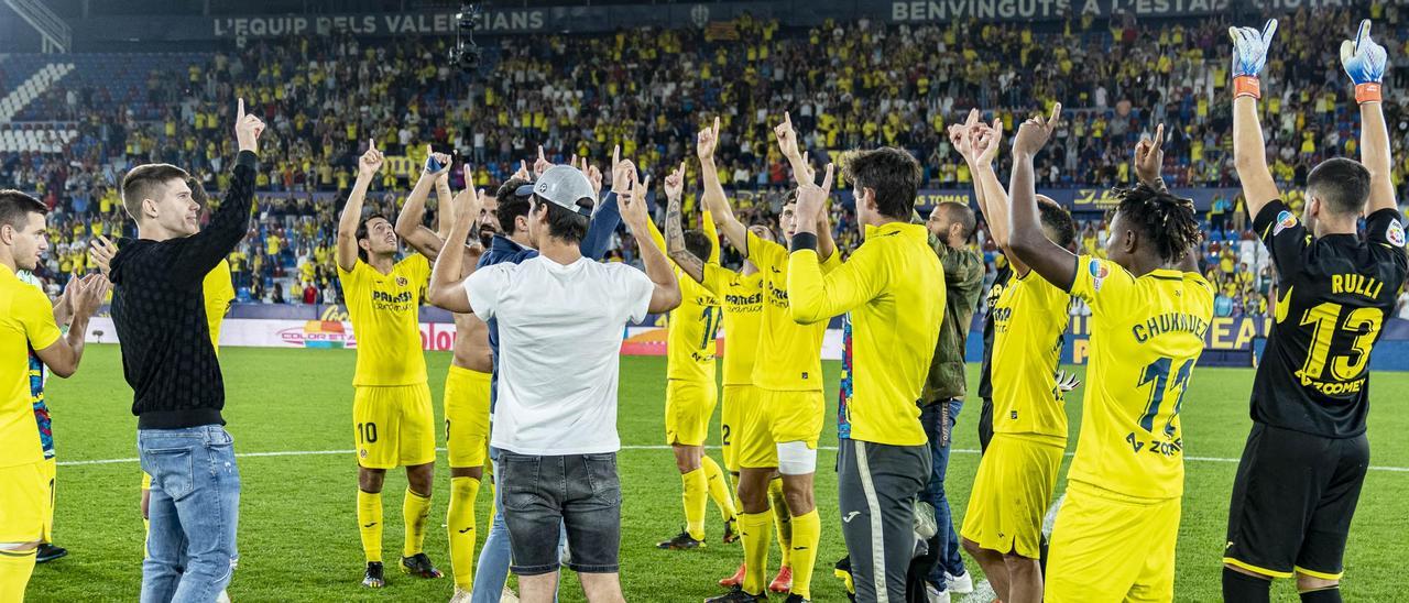 Los jugadores del Villarreal dedicaron la victoria a José Manuel Llaneza.