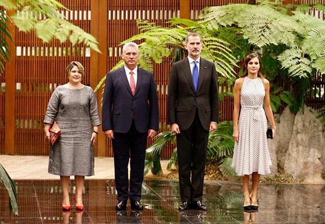 Los reyes de España junto al presidente de Cuba y su mujer