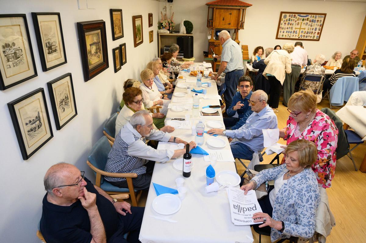 En imágenes | El Centro Asturiano de Zaragoza celebra su aniversario y el relevo en su emblemático restaurante En imágenes | El Centro Asturiano de Zaragoza celebra su aniversario y el relevo en su emblemático restaurante