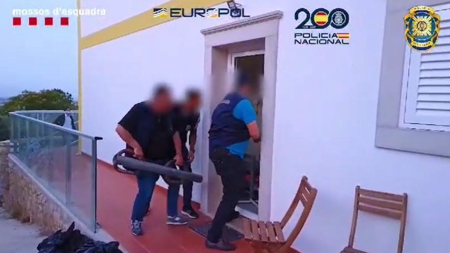 Más de 50 detenidos de una banda que estafó más de dos millones de euros a 84 ancianos