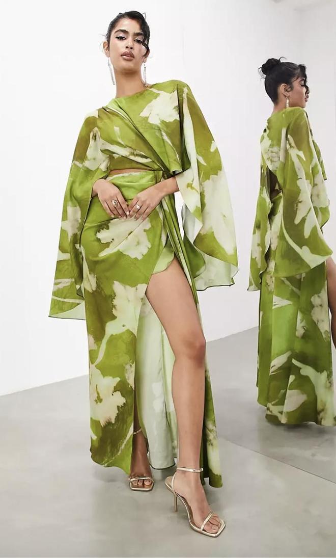Vestido largo verde de corte imperio con estampado floral, abertura y mangas voluminosas fluidas de satén de ASOS EDITION