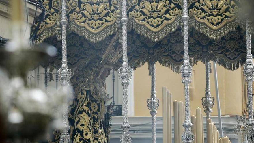 Salida procesional de la Virgen de Lágrimas y Favores.