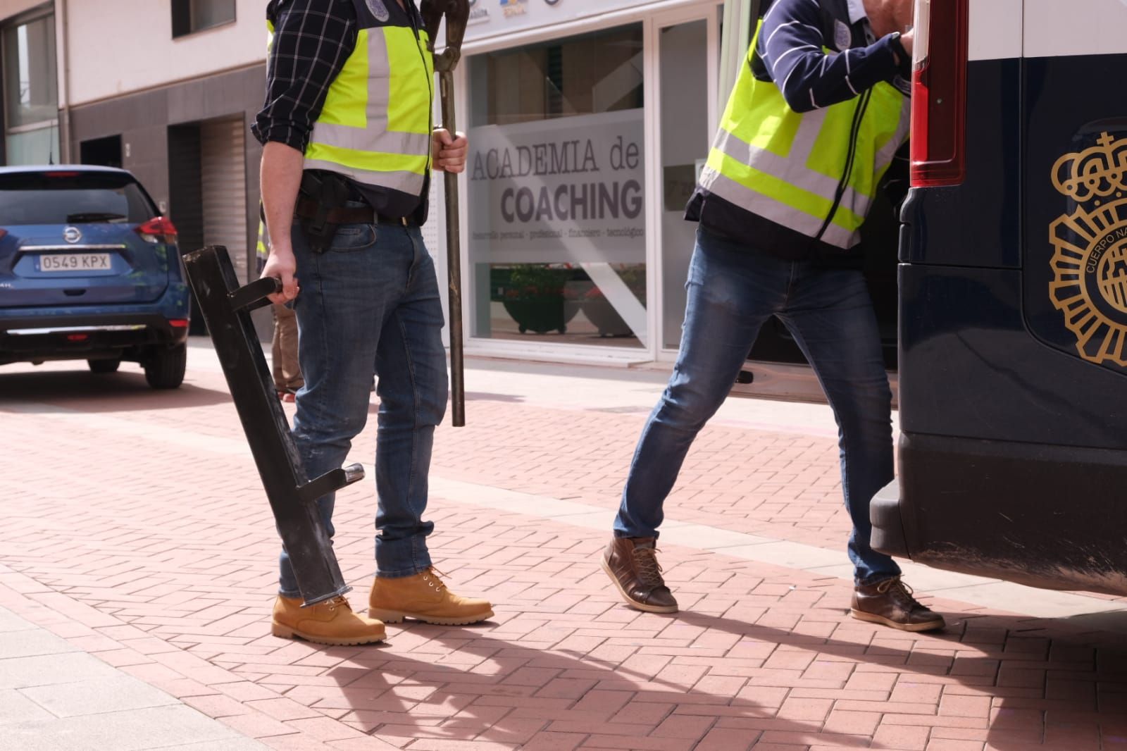 La Policía registra las oficinas de Zoe en Elda