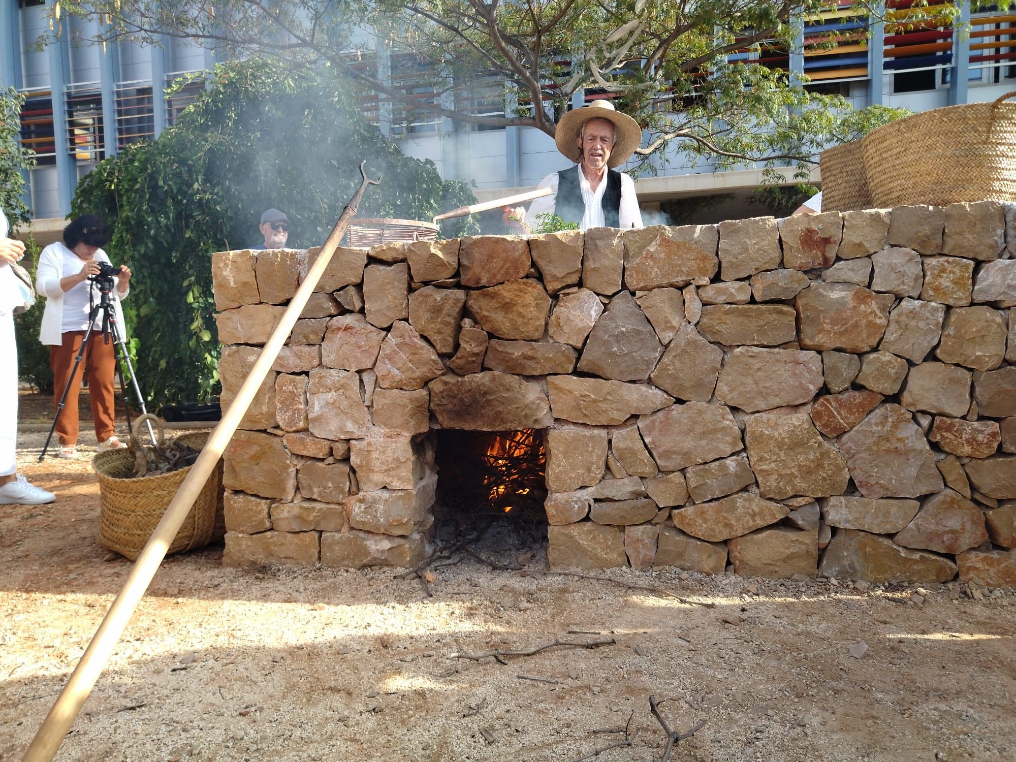 La fantástica "Festa de l'Escaldà" en el instituto Sorts de la Mar de Dénia (imágenes)