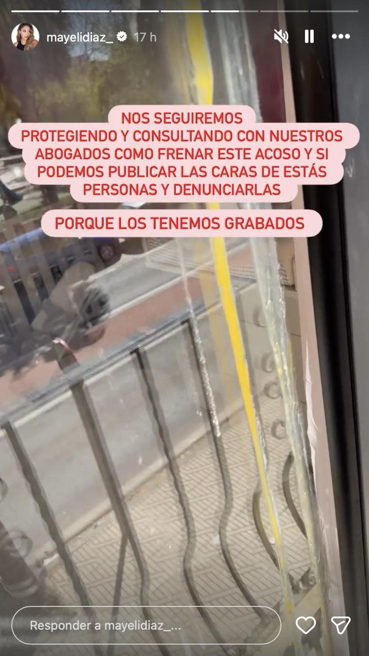 Mayeli avisa que tomarán medidas legales contra los que les tiran huevos