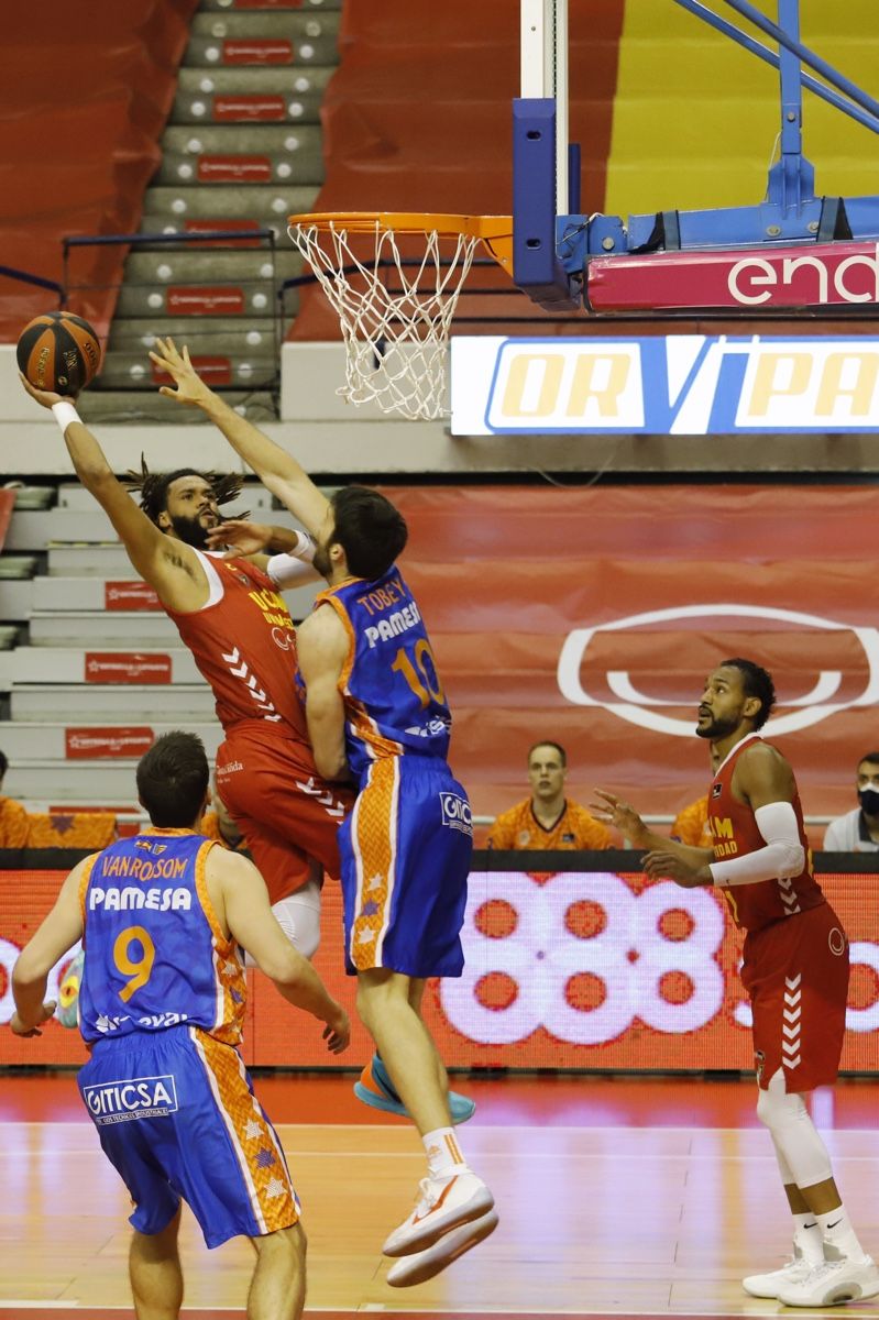 El UCAM Murcia se frena ante el Valencia Basket (66-80)