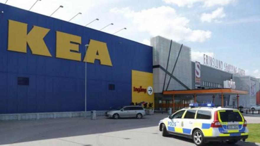 Dos muertos y un herido grave tras un apuñalamiento en una tienda de Ikea