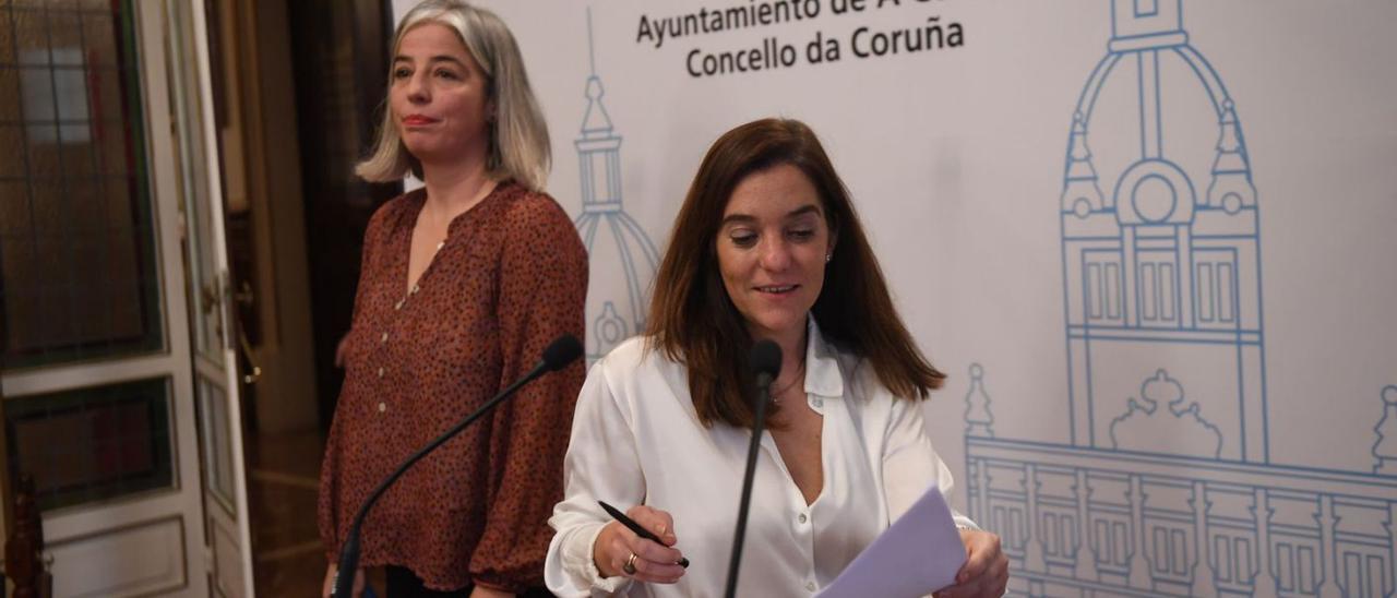 María García e Inés Rey, en la presentación del acuerdo entre Marea Atlántica y PSOE. |   // CARLOS PARDELLAS